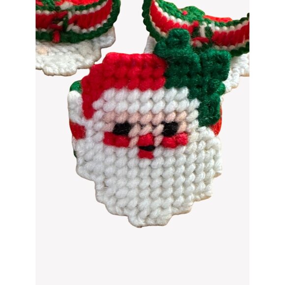 VTG Santa Claus Handmade Plastic Canvas Napkin Rings Set of 5 Needlepoint - Picture 3 of 5
